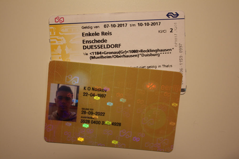 Билет на автобус и именная транспортная карта ОV Chipkaart